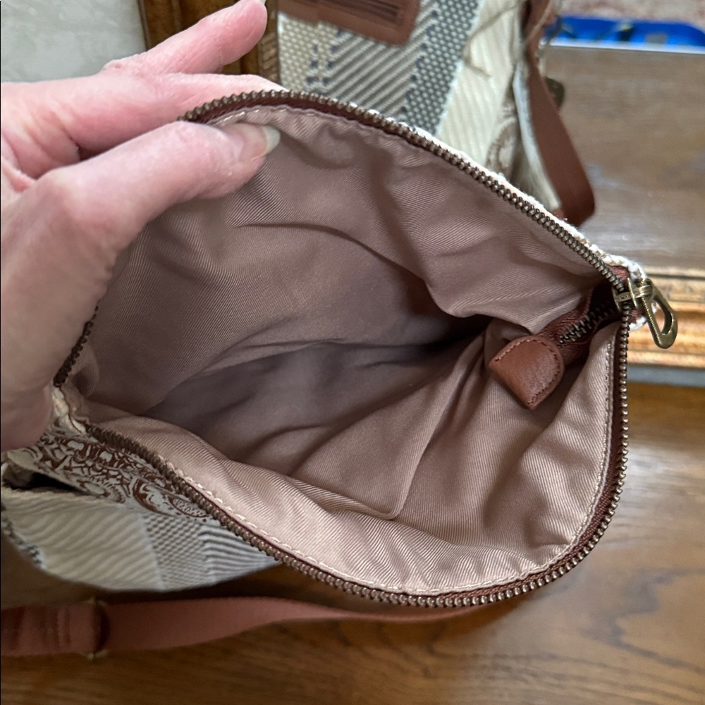 Sakroots by the SAK, Tan and Brown Crossbody Bag. Exterior top zip opening/flap. - Picture 10 of 16